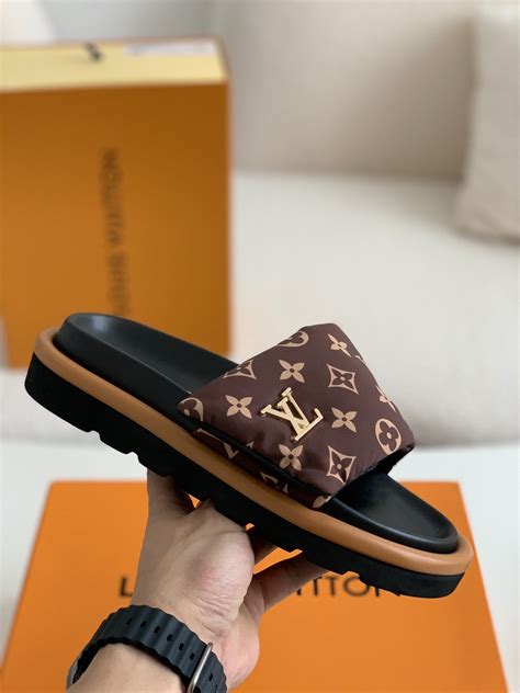 louis vuitton bathroom slippers|louis vuitton slippers female.